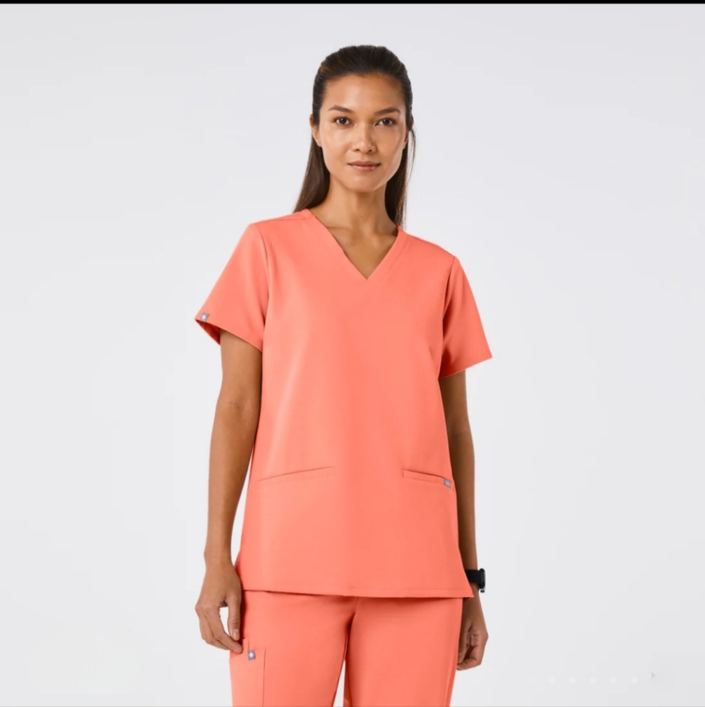 Figs Casma-Three Pocket Scrub Top & Uman Relaxed Joggers In Sunset Drift XS/SP